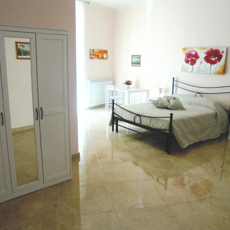 Domusrealstella - Camera Quadrupla con Bagno Privato - 9