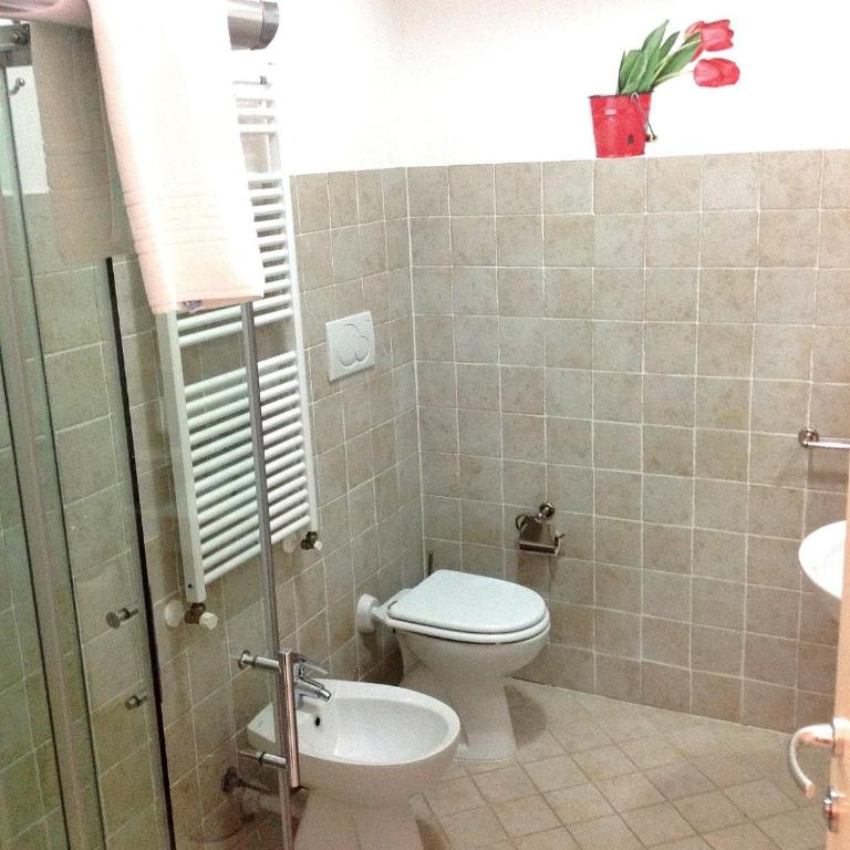 Ai Giardini Rooms -vicino Ospedale Borgo Trento e centro storico - Camera Matrimoniale con Bagno Privato - 7