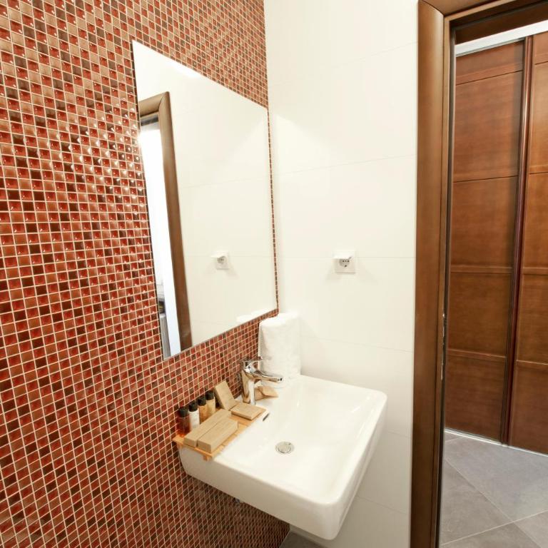 Love Live Hotel - Dvokrevetna Soba sa Bračnim Krevetom - 6