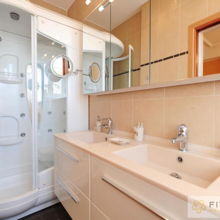 Le Majestic Promenade - Five Stars Holiday House - Appartement - 50