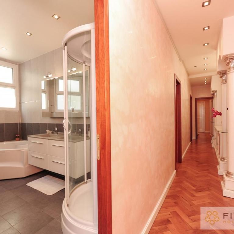 Le Majestic Promenade - Five Stars Holiday House - Appartement - 26