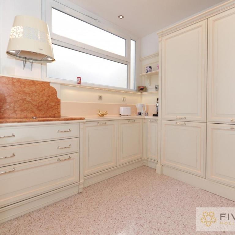Le Majestic Promenade - Five Stars Holiday House - Appartement - 17