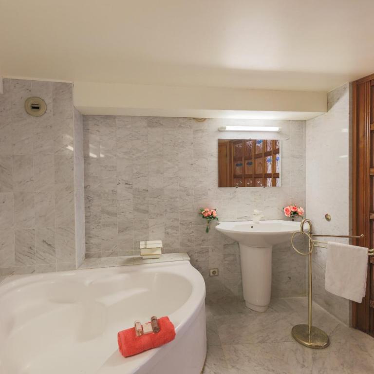 Quai des Marinières AP2015 by Riviera Holiday Homes - Appartement en Duplex - 38