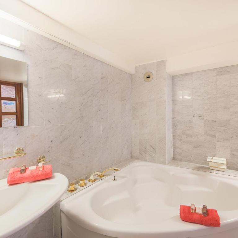 Quai des Marinières AP2015 by Riviera Holiday Homes - Appartement en Duplex - 37
