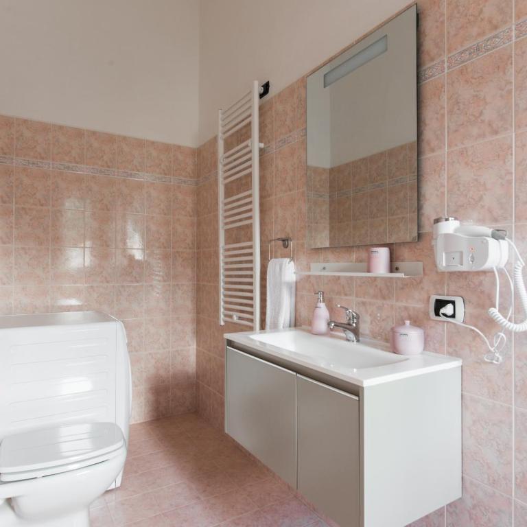 Luxury villa suite, Jacuzzi pool & garden Ostia Rome - Villa con 2 Camere da Letto - 95