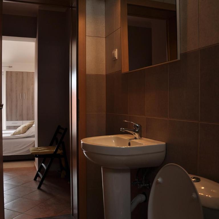 Guest House Damjana - Deluks Dvokrevetna Soba sa Bračnim Krevetom i Balkonom - 38