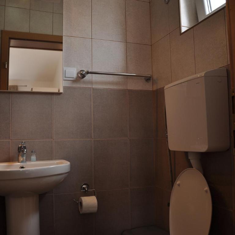 Guest House Damjana - Deluks Dvokrevetna Soba sa Bračnim Krevetom i Balkonom - 40