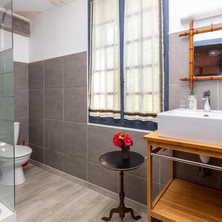 Le Grand Yote - Chambre Lit Queen-Size avec Salle de Bains Commune - 6