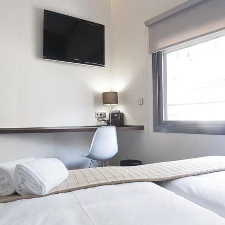 Barcelona Fifteen central Aparthotel - Deluxe Twin Room - 9
