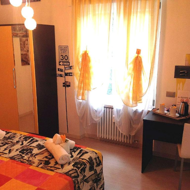 Ai Giardini Rooms -vicino Ospedale Borgo Trento e centro storico - Camera Matrimoniale con Bagno Privato - 13