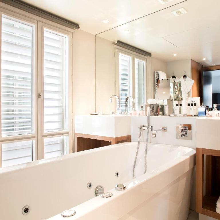 La Réserve Paris Apartments - Two Bedroom Eiffel Apartment - 10