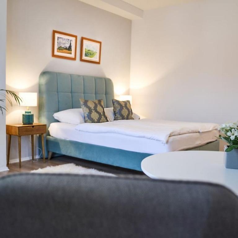 Happy Studio Apartment - One-Bedroom Apartment - 1