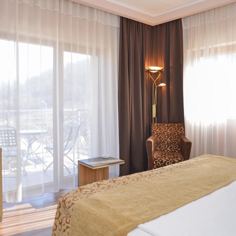 Hill Hotel Wellness & Spa - Specijalna Ponuda - Dvokrevetna Soba sa Bračnim Krevetom ili Zasebnim Krevetima i Letnjim Aranžmanom - 3