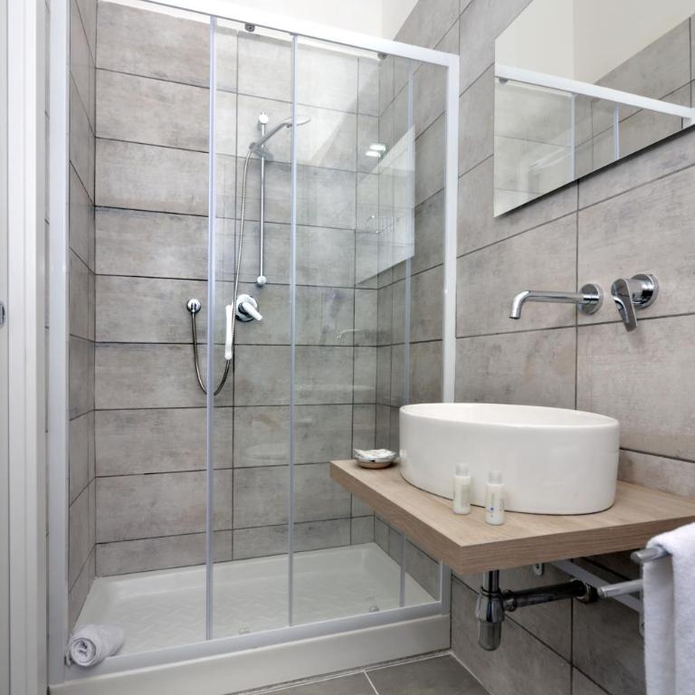B&BCentral Station Napoli - Camera Quadrupla con Bagno Privato - 2