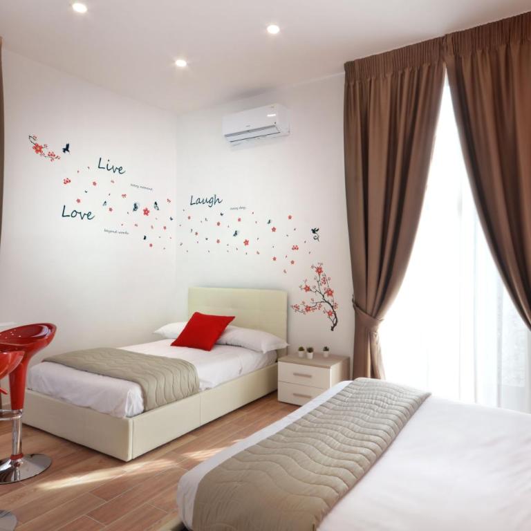 B&BCentral Station Napoli - Camera Quadrupla con Bagno Privato - 9