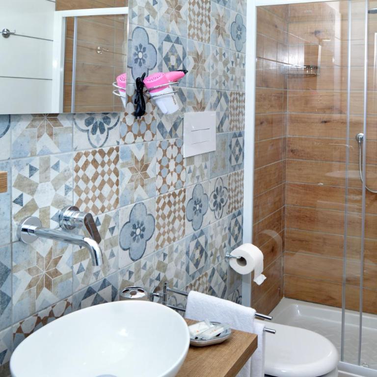 B&BCentral Station Napoli - Camera Matrimoniale con Bagno Privato - 2