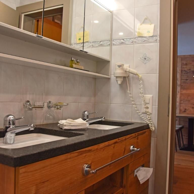 Eiger Mürren Swiss Quality Hotel - Family Suite forest side - 3
