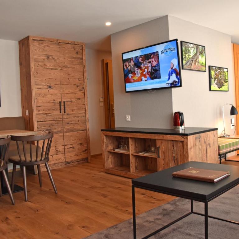 Eiger Mürren Swiss Quality Hotel - Family Suite forest side - 7