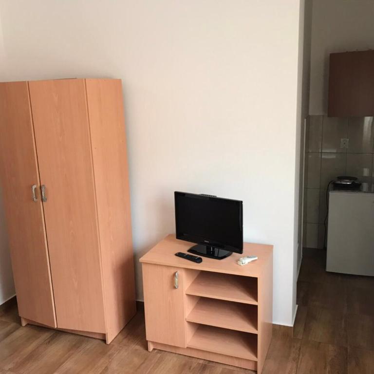 Apartmani Franeta Budva - Dvokrevetna Soba s Bračnim Krevetom/Zasebnim Krevetima i Kupatilom - 17