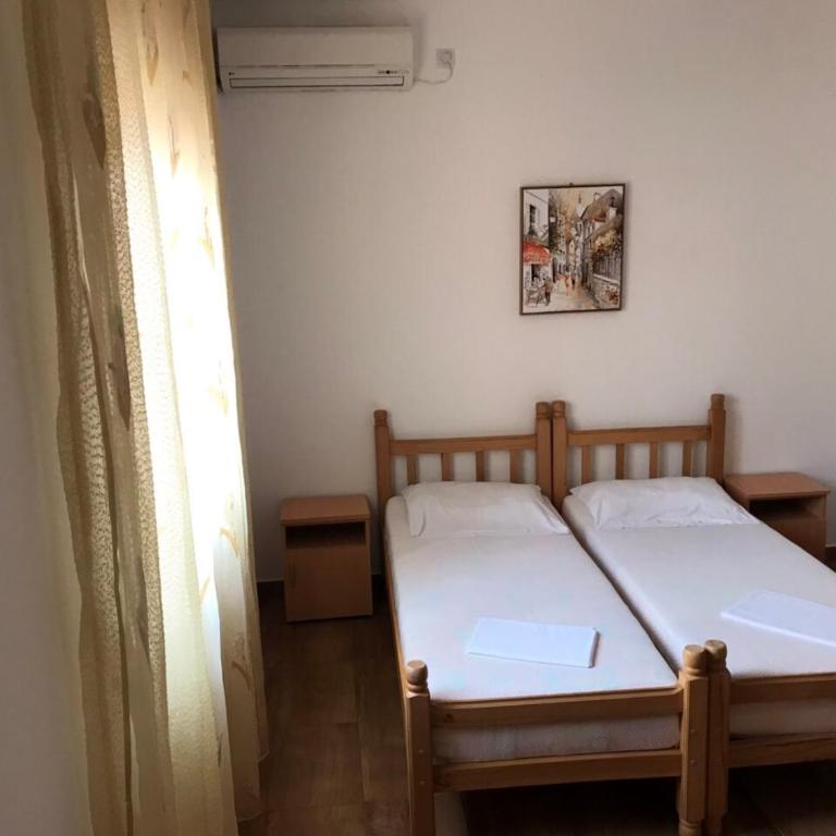 Apartmani Franeta Budva - Dvokrevetna Soba s Bračnim Krevetom/Zasebnim Krevetima i Kupatilom - 11