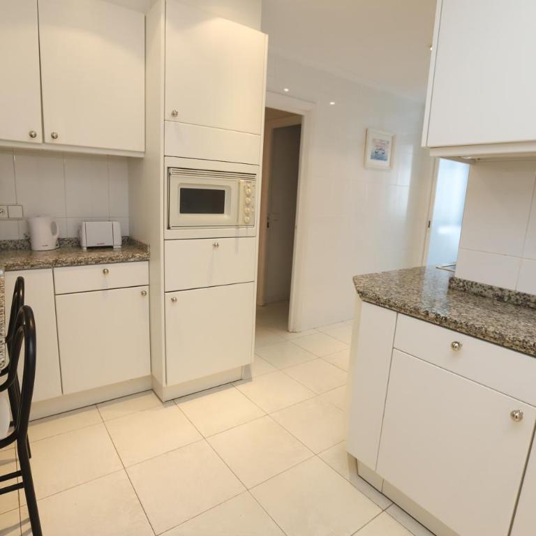 DIFFERENTFLATS Bello Horizonte - Four-Bedroom Apartment with Sea View - 15