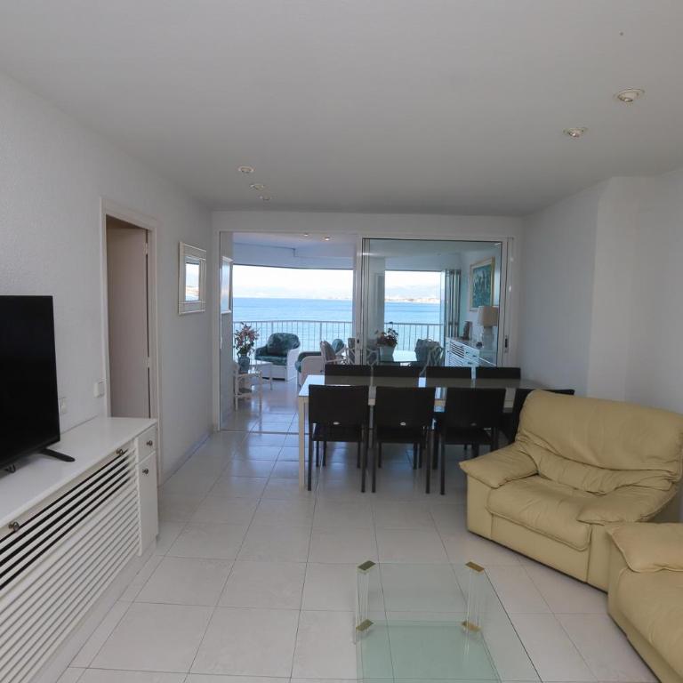 DIFFERENTFLATS Bello Horizonte - Four-Bedroom Apartment with Sea View - 5