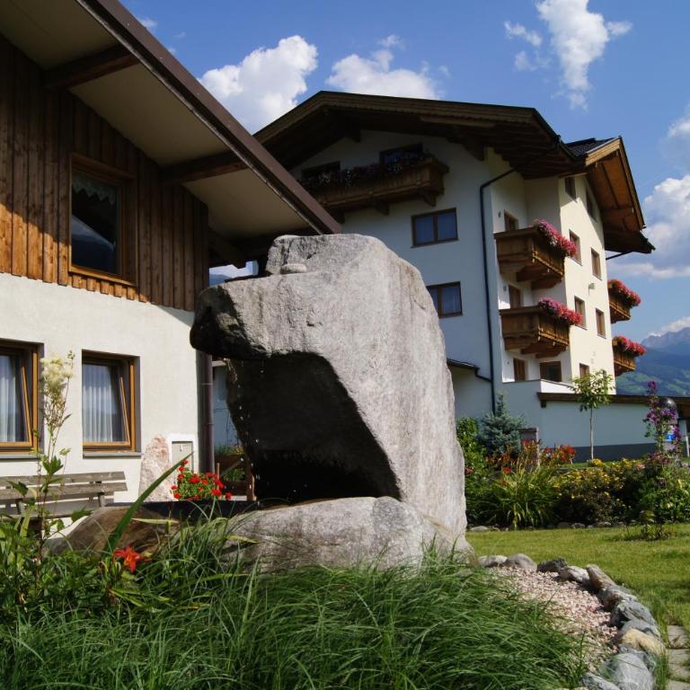 Ferienhaus Spieljochblick - Four-Bedroom Apartment - 1