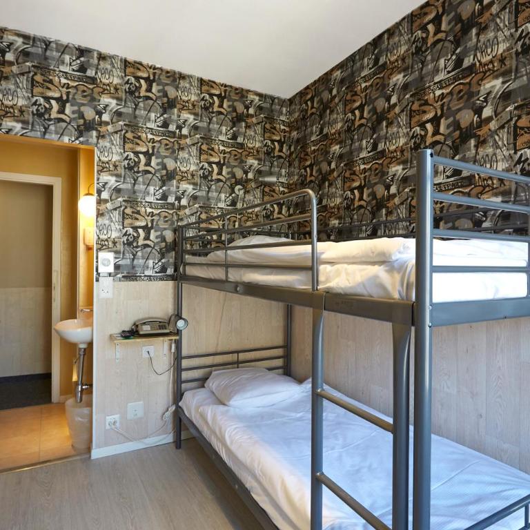 Hotel Central - Chambre avec Lits Superposés et Toilettes Communes - 1
