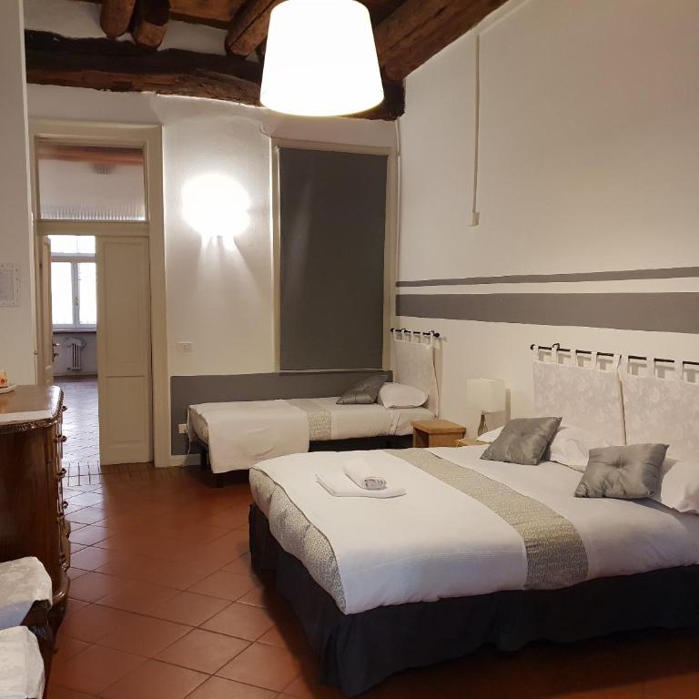 La Maison - Camera Tripla con Bagno in Comune - 12