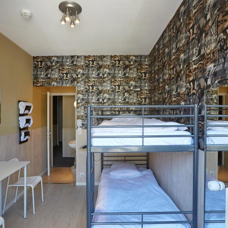 Hotel Central - Chambre avec Lits Superposés et Toilettes Communes - 2