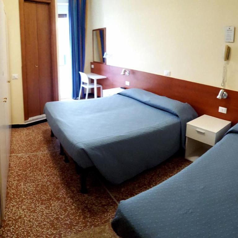 Hotel Guya - Camera Tripla con Bagno Privato - 1