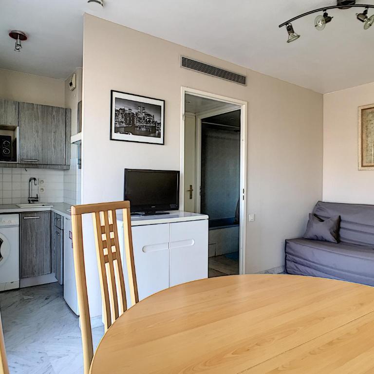 Cozy Apartment sea view Air Cond Renovated in 2026 - Appartement - Vue sur Mer - 8