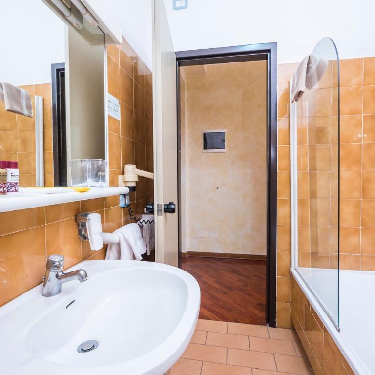 Hotel Vega Perugia - Camera Tripla Classic - 1