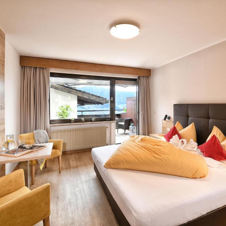 Hotel Tiroler Kreuz - Doppelzimmer mit Poolblick - 4
