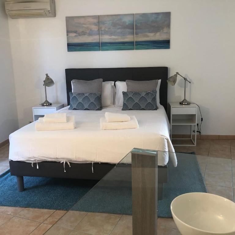 Luminous, street view studio, excellent location - Studio - 1