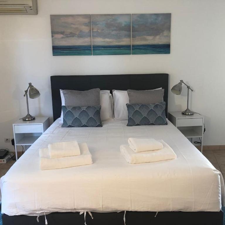 Luminous, street view studio, excellent location - Studio - 9