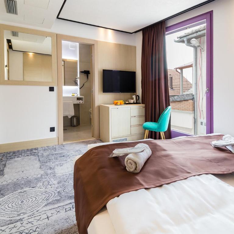 Hotel Boss - Standardna Dvokrevetna Soba sa Bračnim Krevetom/Zasebnim Krevetima - 1