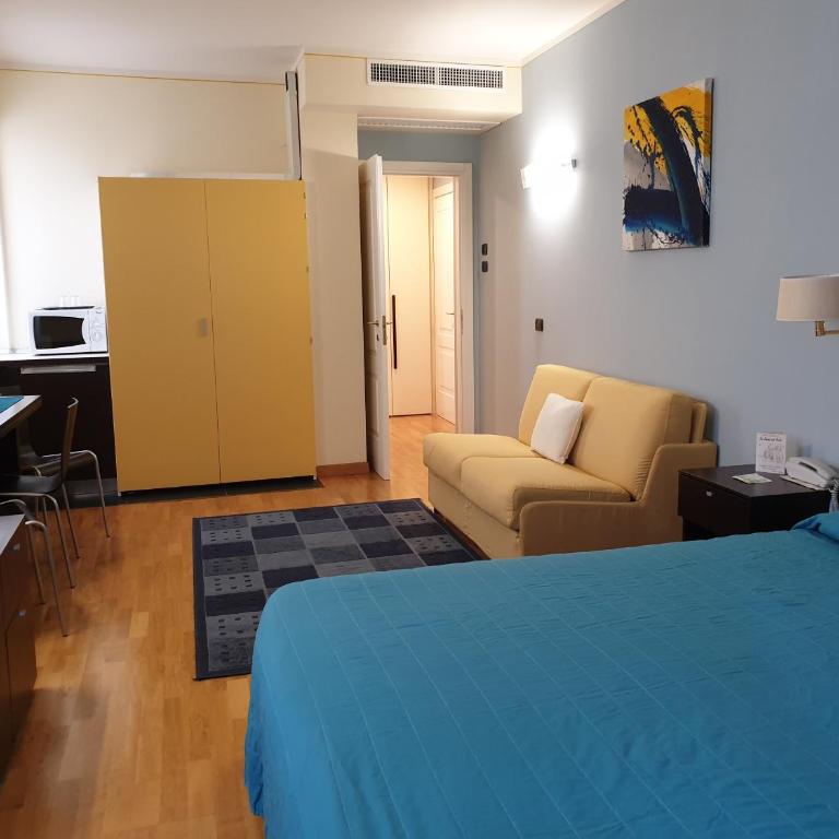 Hotel Residence La Luna Nel Porto - Junior Suite con Vista Lago Parziale - 1
