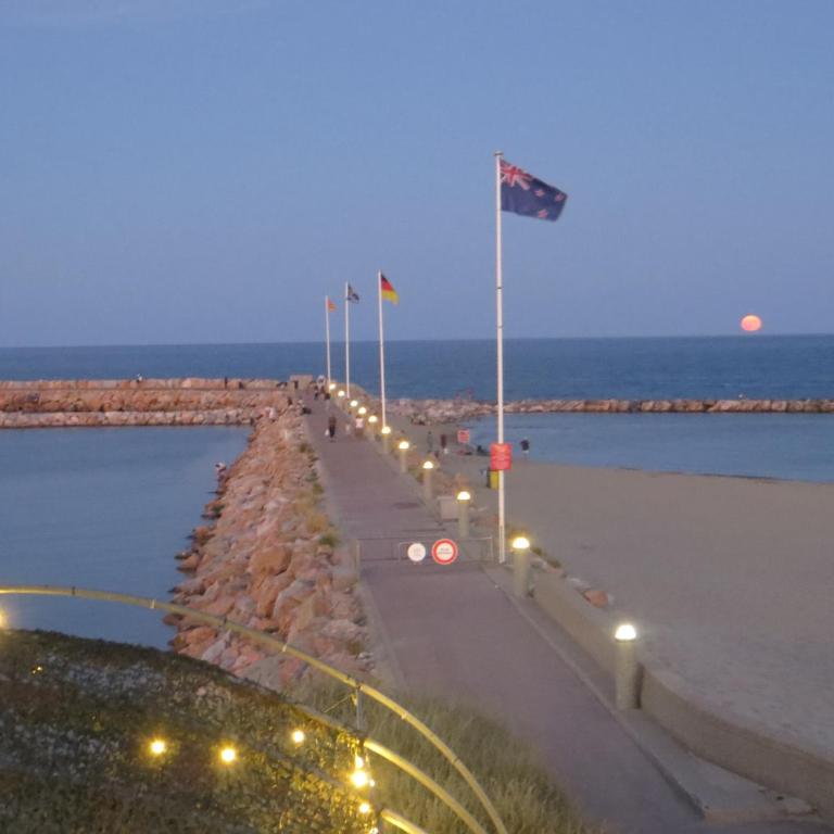 RESIDENCE LE NEULOS, T2 40m2 AVEC GARAGE PRIVE, 150 m de la mer, Avenue Roussillon Canet-Plage - Superior Apartment - 63