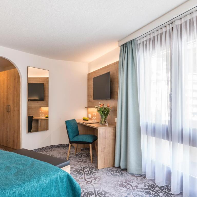 Central Sporthotel Davos - Superior Zimmer West mit Balkon - 4