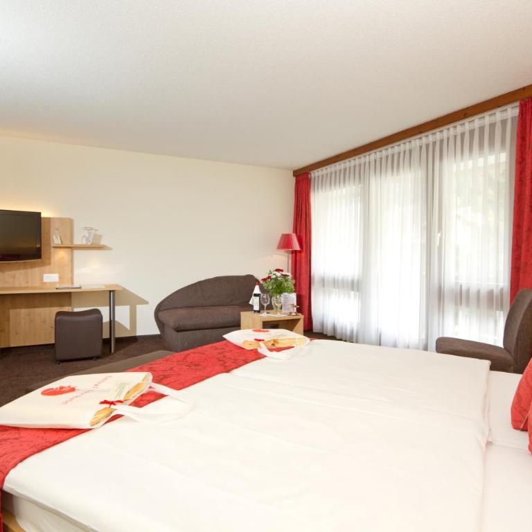 Central Sporthotel Davos - Superior Zimmer West mit Balkon - 7