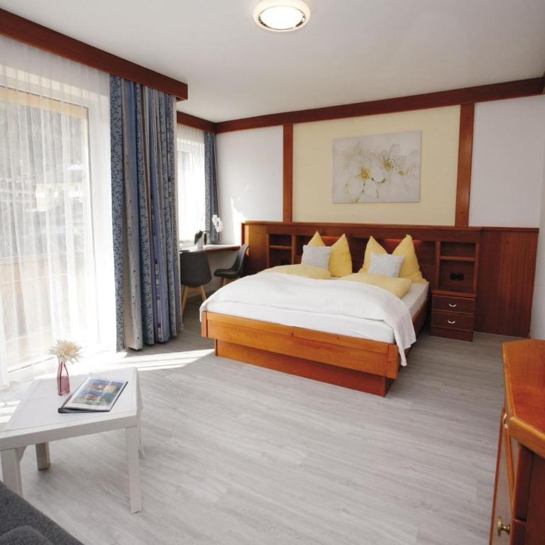 Pension Christiane - Doppelzimmer mit Balkon - 2