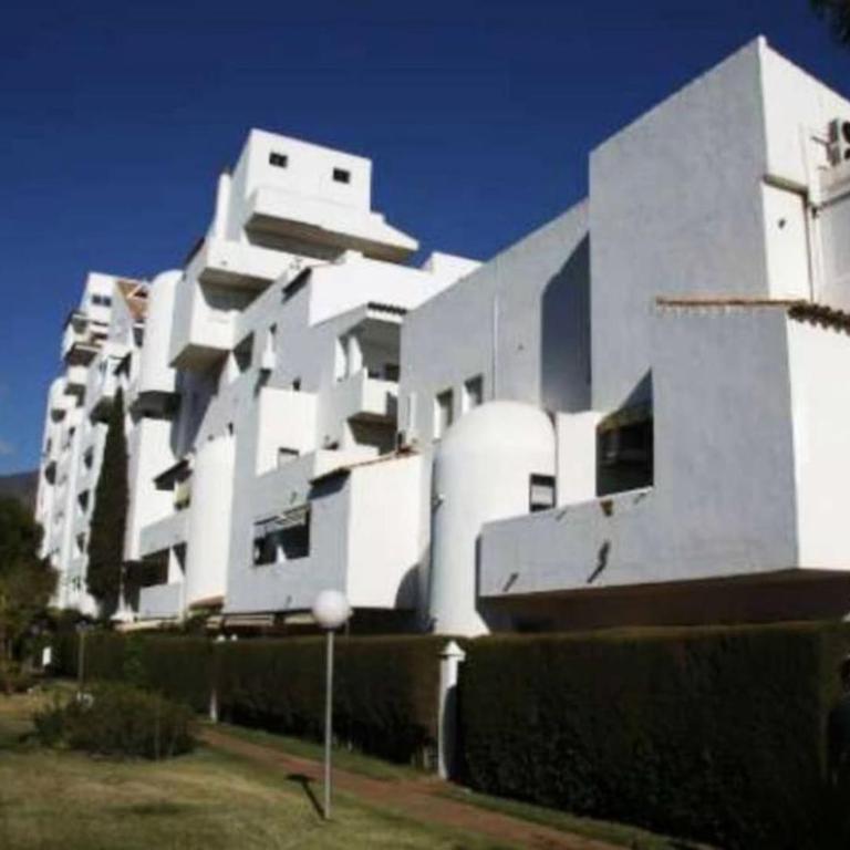 BAHIA DE ESTEPONA - Apartamento de 2 dormitorios - 35