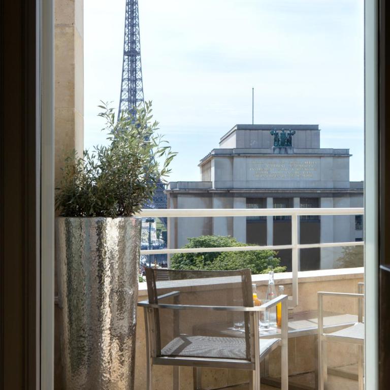 La Réserve Paris Apartments - Two Bedroom Eiffel Apartment - 3