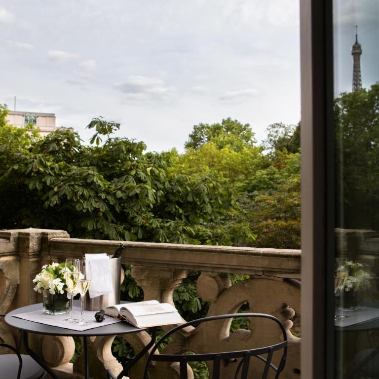 La Réserve Paris Apartments - Three Bedroom Eiffel Apartment - 9