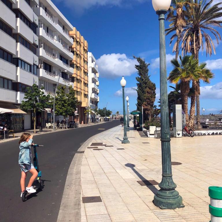 Arrecife Sands- Seafront Apartment - Sea Views - Private Underground Parking - Apartamento de 3 dormitorios con vistas al mar - 36