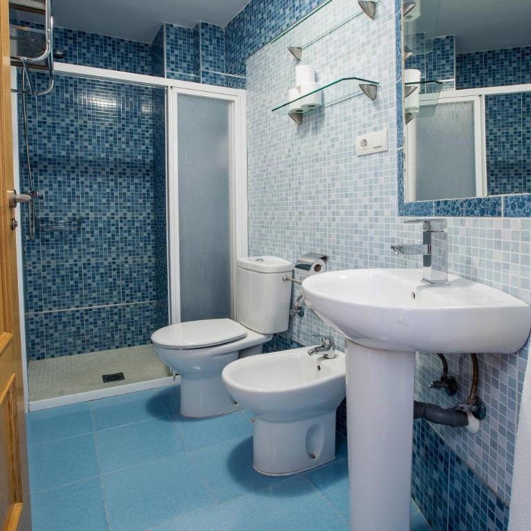 Apartamentos Casa de la Lonja - Two-Bedroom Apartment with Balcony.C/ San Jerónimo 2 - 11