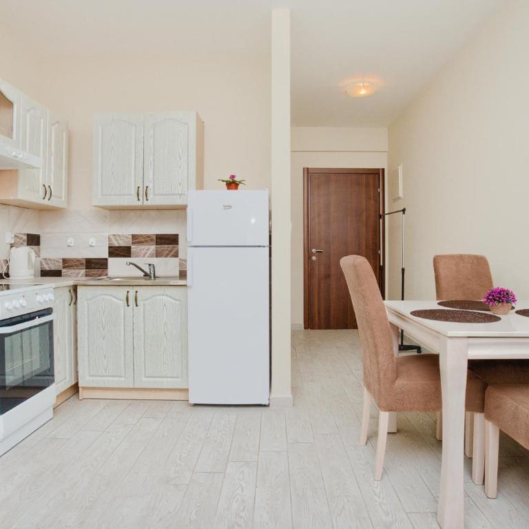 Sea Star Apartments - Studio Apartment with Sea View - 8