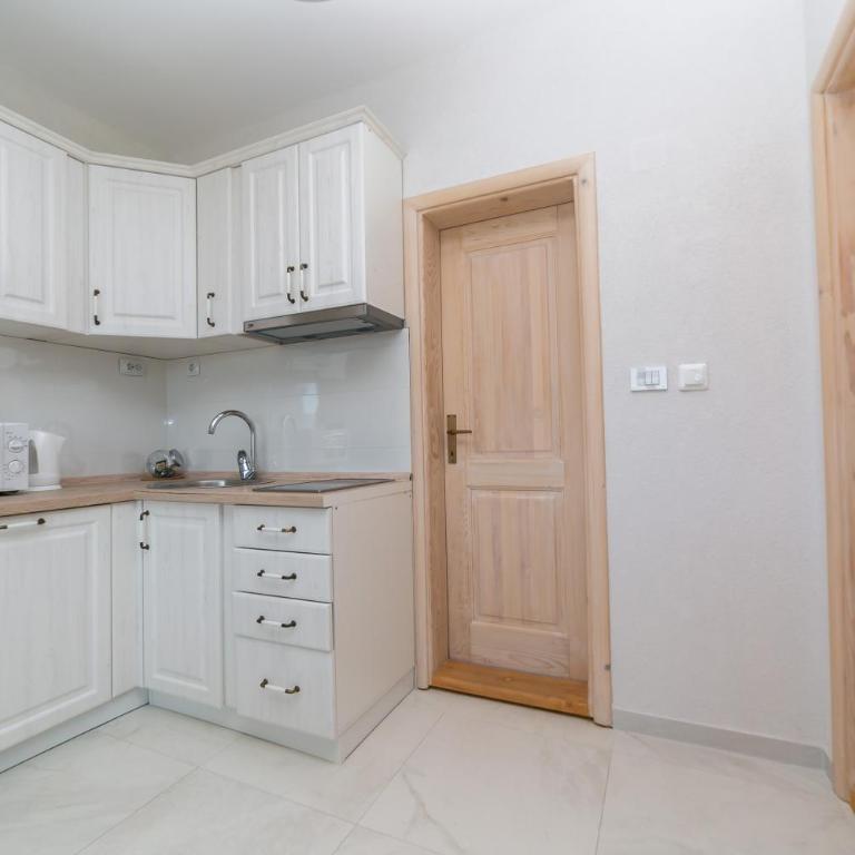 Apartmani Tripović - Apartman sa 3 Spavaće Sobe, Pogledom na More i Balkonom - 10