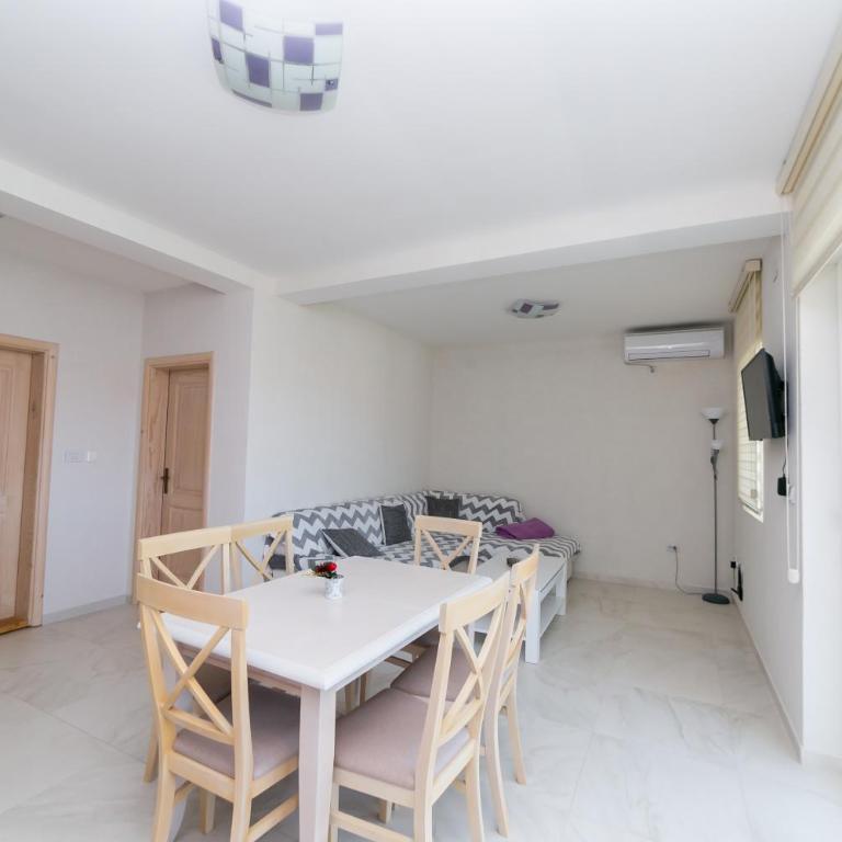 Apartmani Tripović - Apartman sa 3 Spavaće Sobe, Pogledom na More i Balkonom - 9